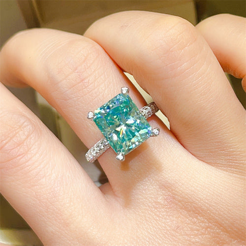 LuxeJewels��ParaGreen Royal �5K Moissanite Signature Ring