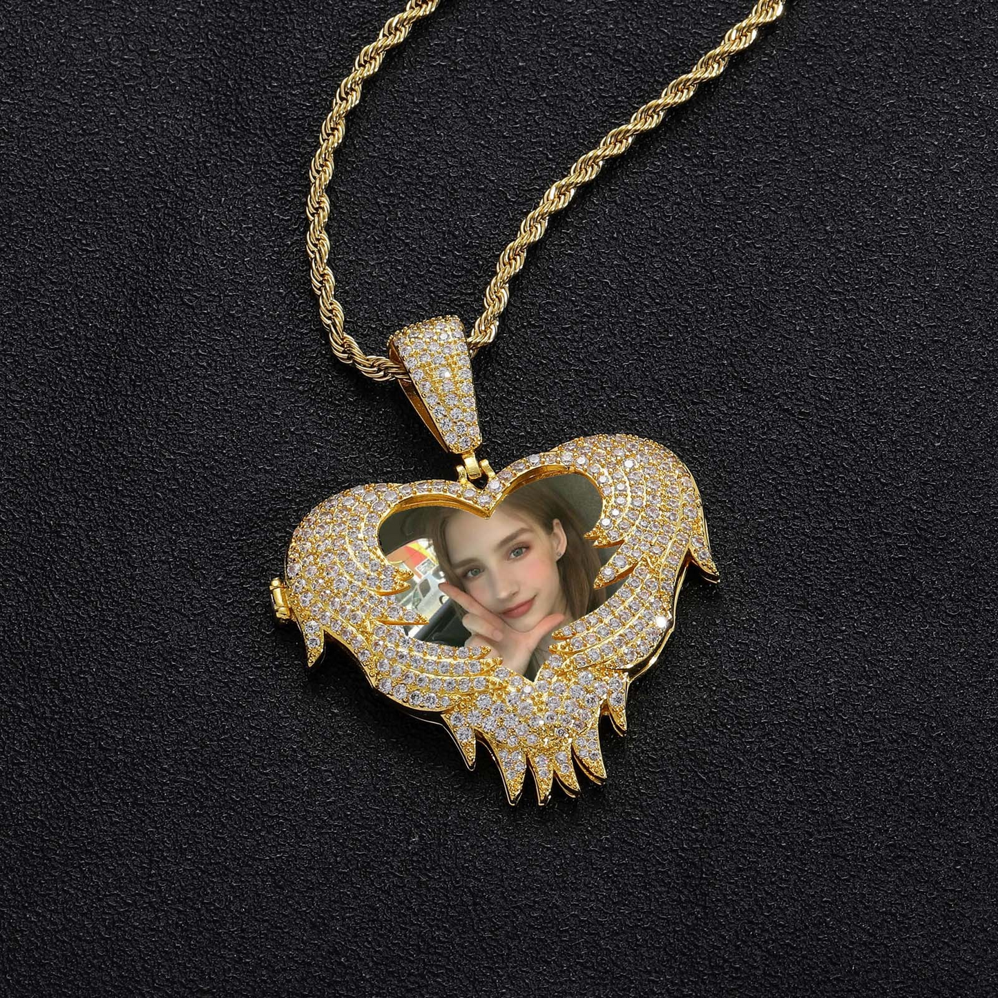 LoveShell��Custom Clamshell Heart Photo Pendant | Iced Out Zircon